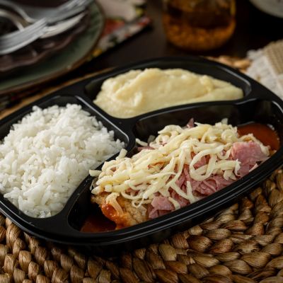 PP 19 - Parmegiana de Frango com Arroz Branco e Pur&ecirc; de Batatas - 400g